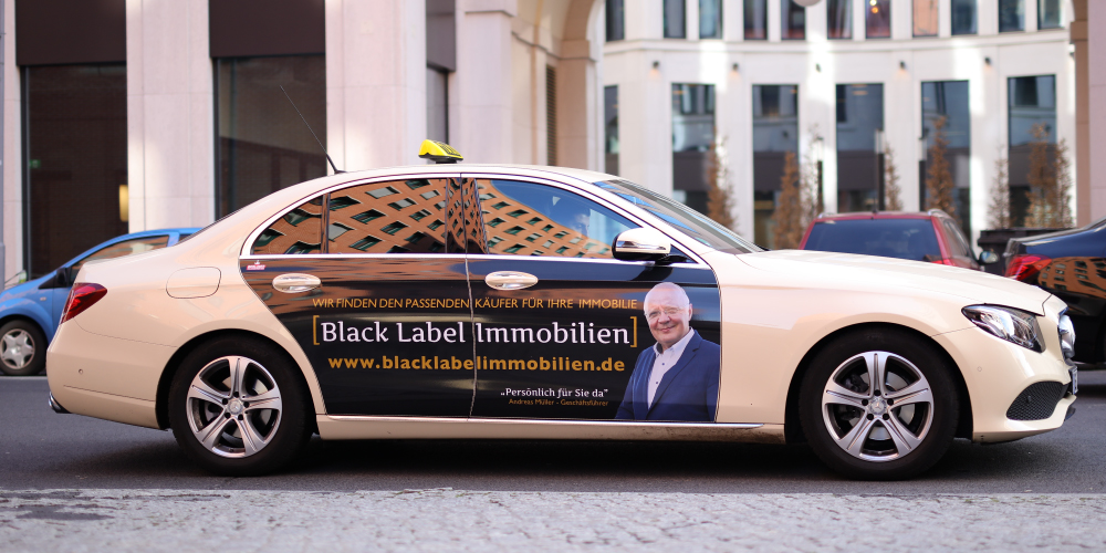 Berliner Taxiwerbung Referenz Black Label Immobilien